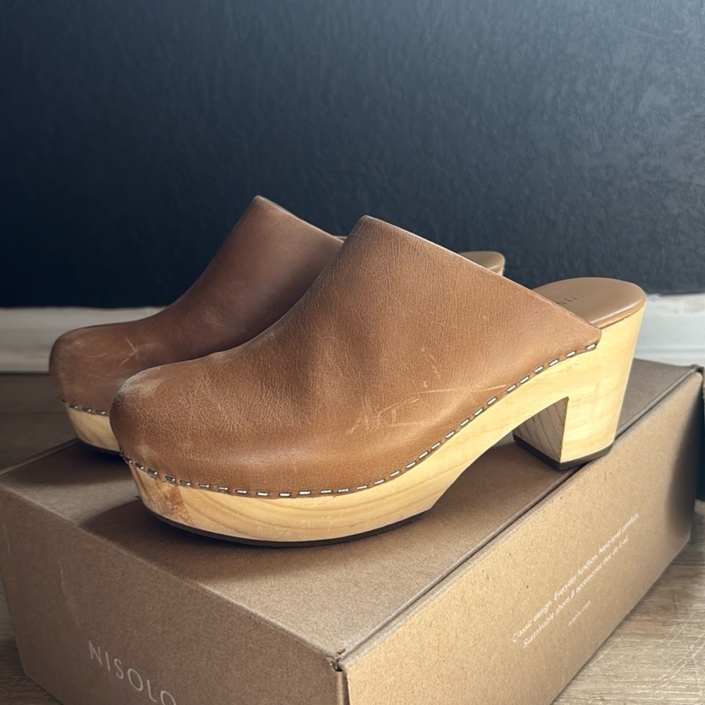 Nisolo all day heeled clog, almond light brown leather. Size 9.